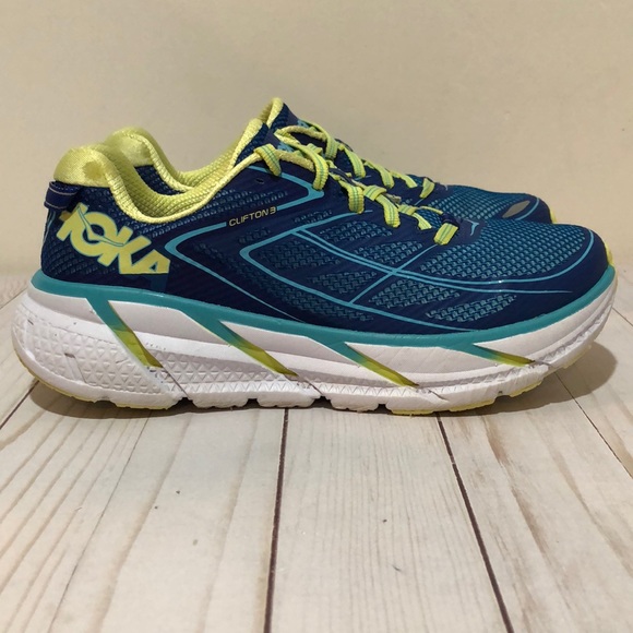 Hoka Shoes - 🔴SOLD🔴Pre owned women’s Hoka Clifton 3 size 8